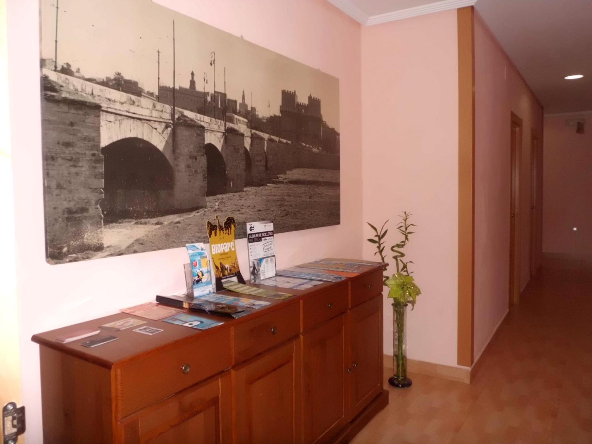 Hostal Abastos Valence Extérieur photo