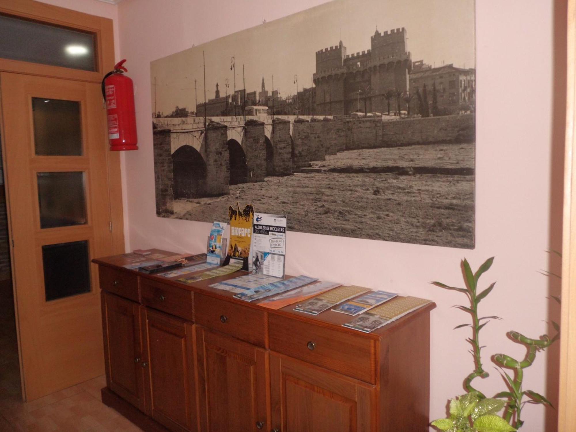 Hostal Abastos Valence Extérieur photo